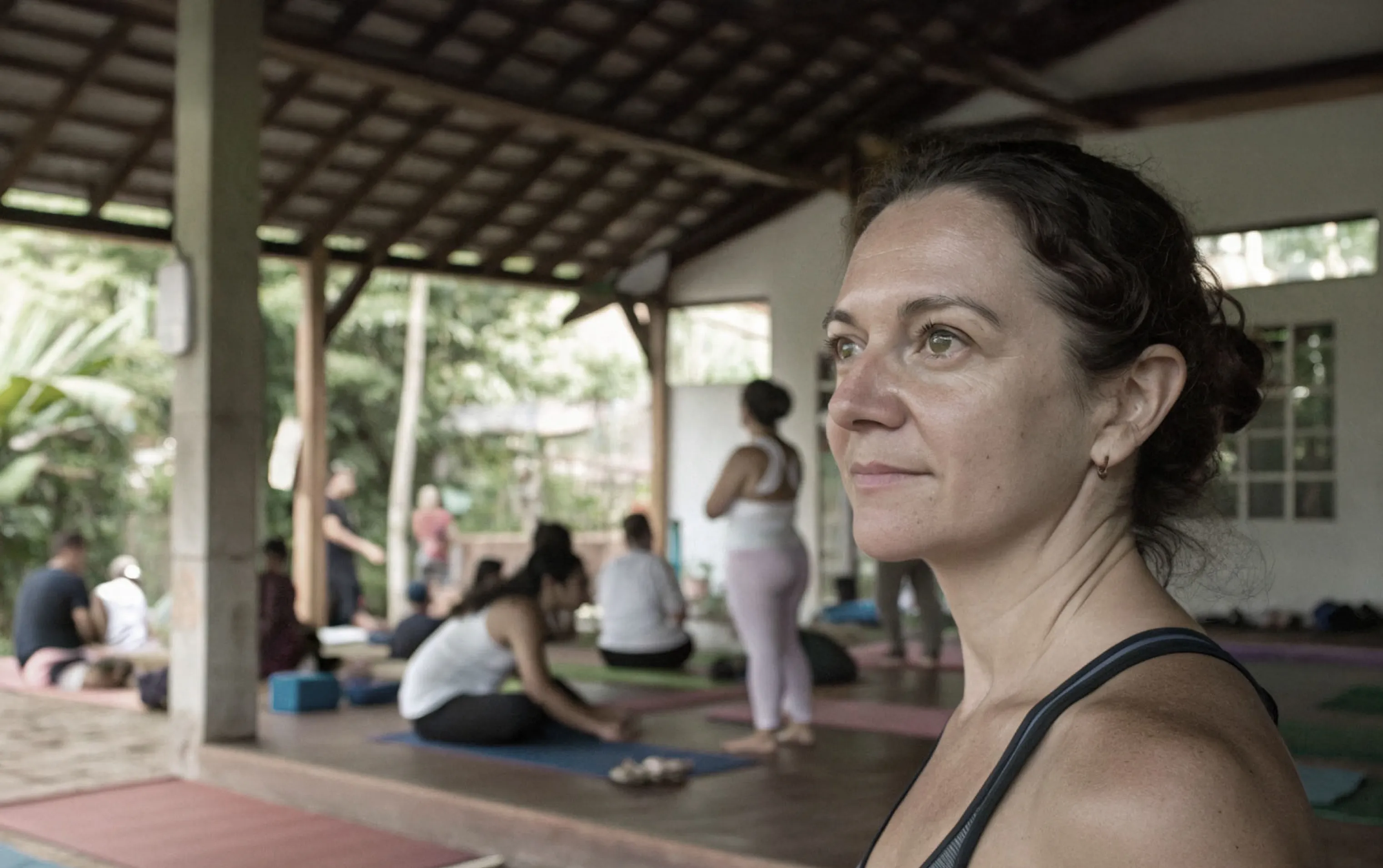 Nie przepadam za fakturami, ofertami i innymi formalnościami, ale wiem, że są ważne. Organizuję warsztaty jogi — to na tym chcę skupiać swoją energię. <span class="underline underline-offset-4 ">Chciałabym, żeby sztuczna inteligencja zajęła się całą resztą.</span>